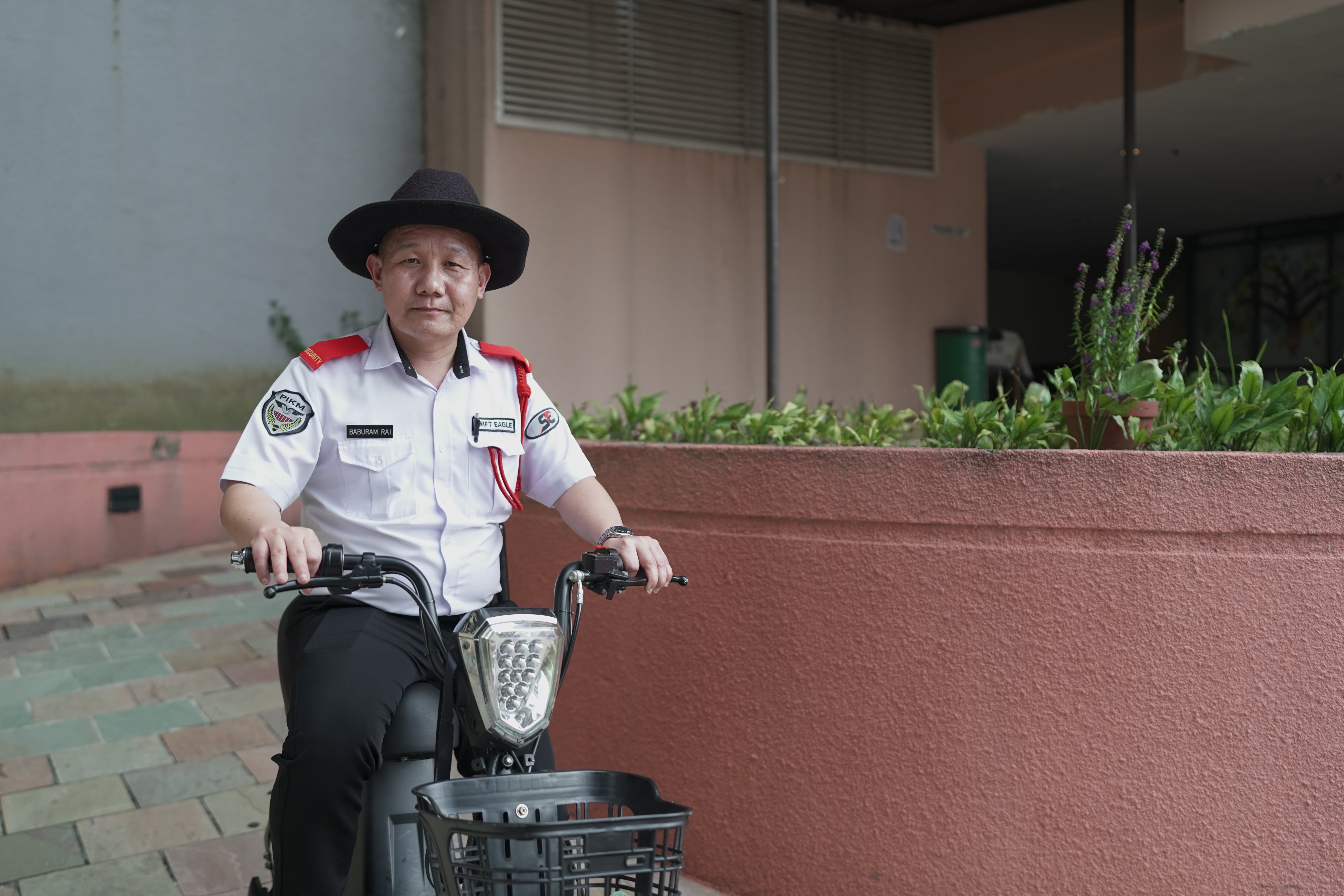 swift eagle office security service